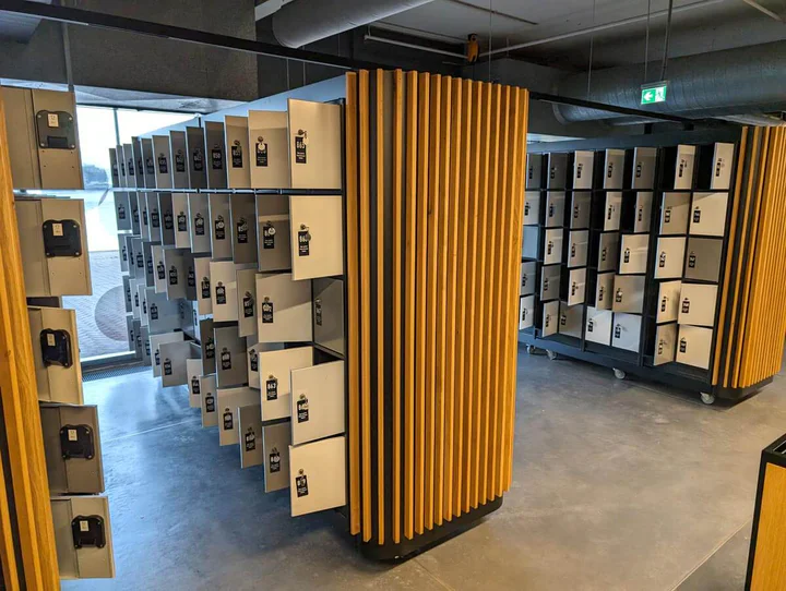 There are loads of lockers on the ground floor, including some big enough for pushchairs/strollers