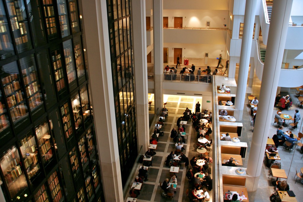View of the King’s Library at the British Library. Photograph by Mike Peel (www.mikepeel.net).