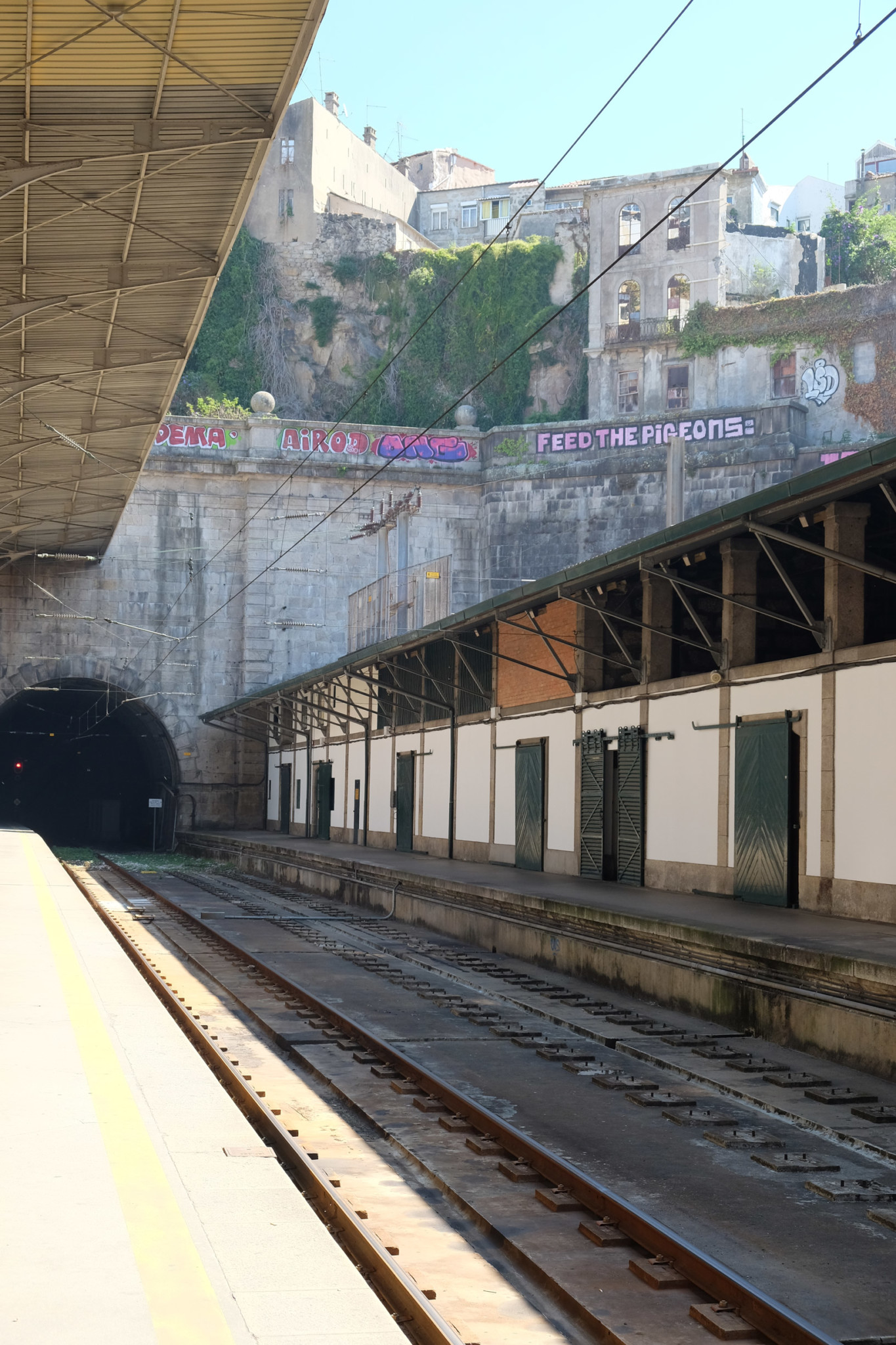 Arriving at Porto São Bento station