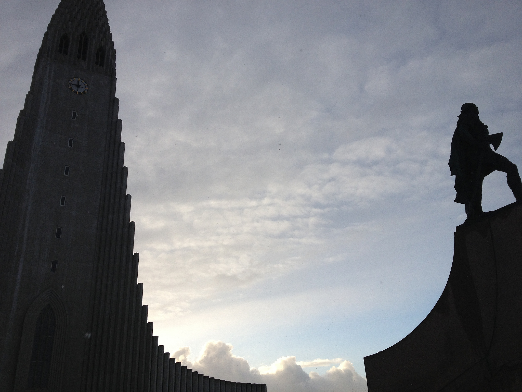 A rather dark photo of Hallgrímskirkja and the Leifur Eiríksson statue. In early February Reykjavik gets less than 8 hours daylight.