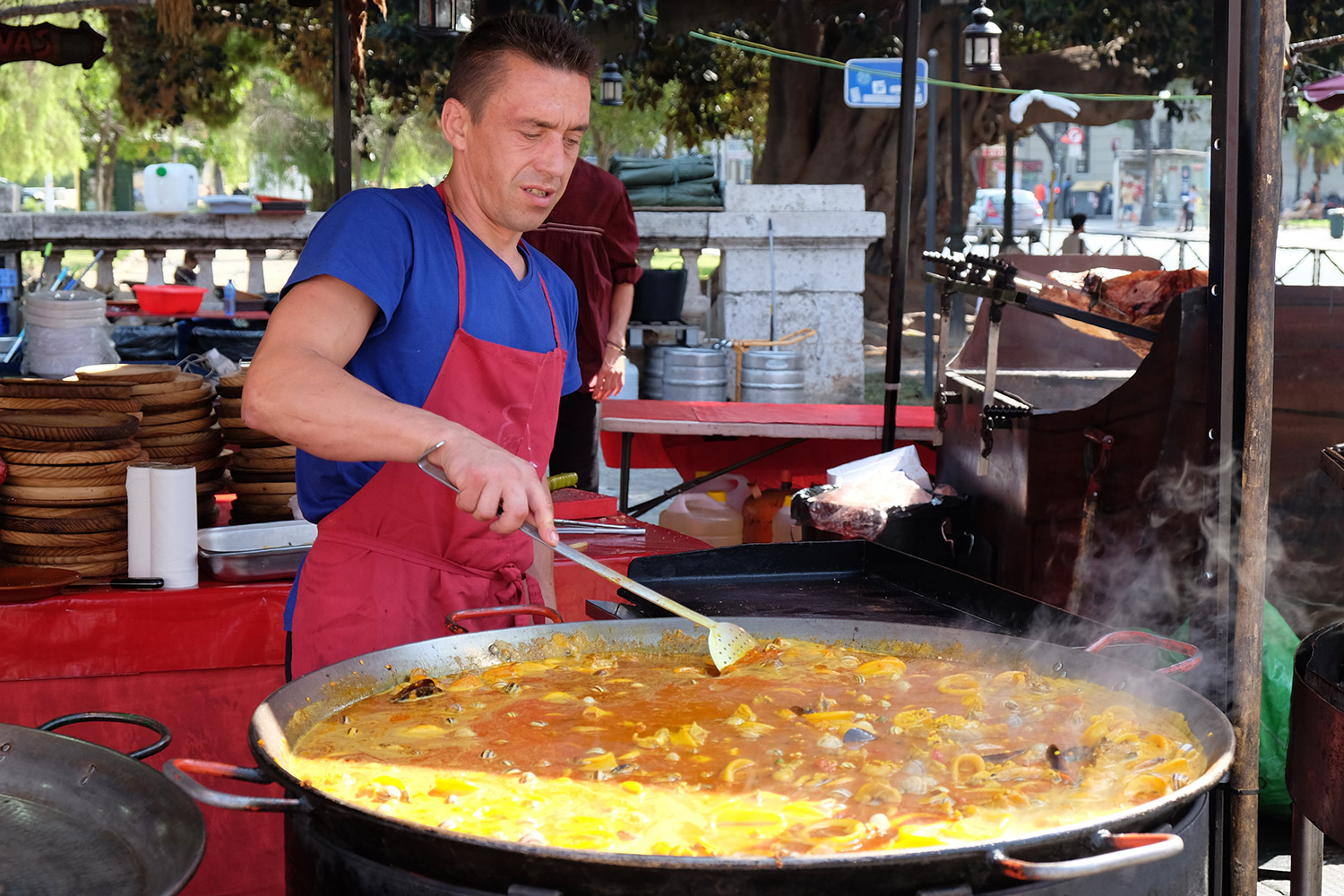 Making paella at the medieval fair
