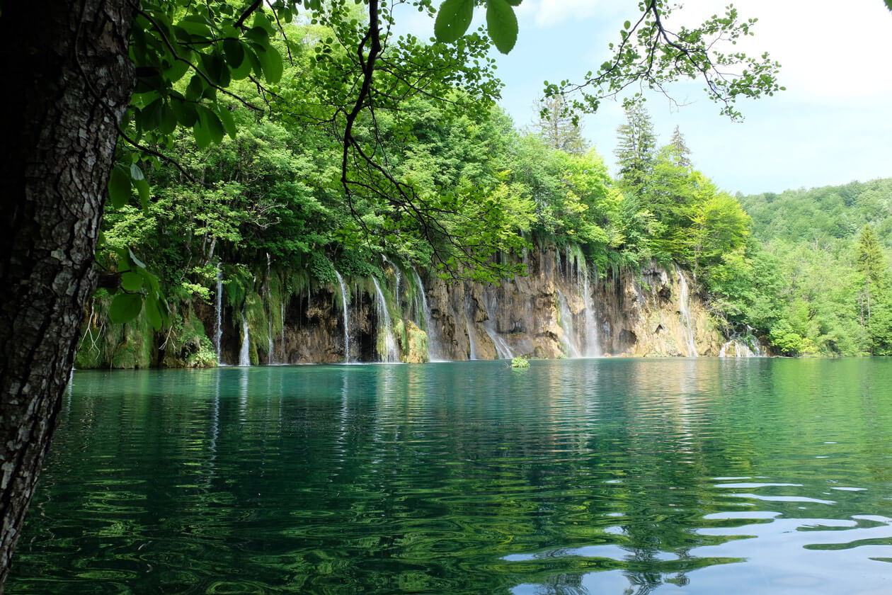Waterfalls and beautiful turquoise water everywhere
