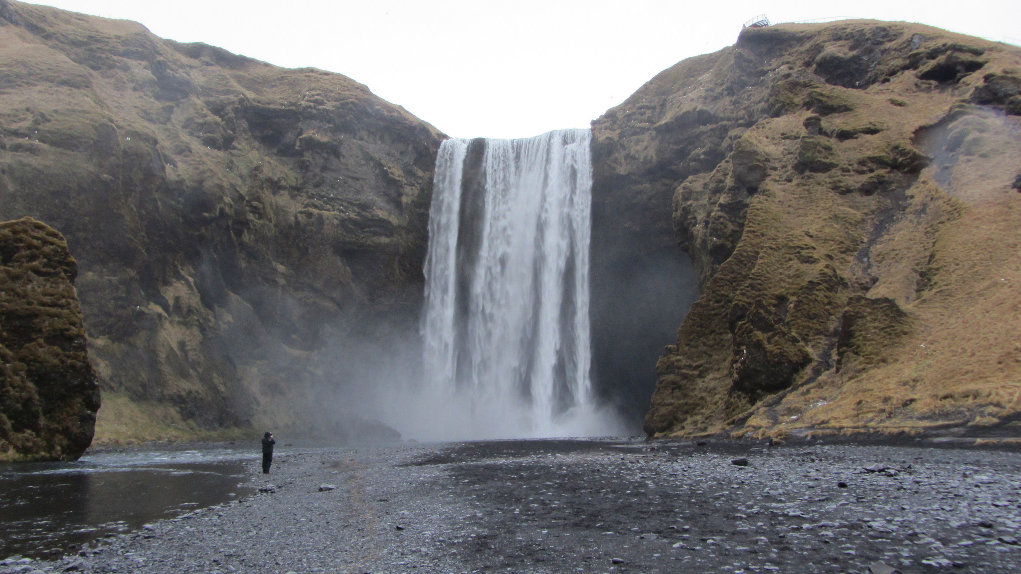 The enormous waterfall at Skógafoss