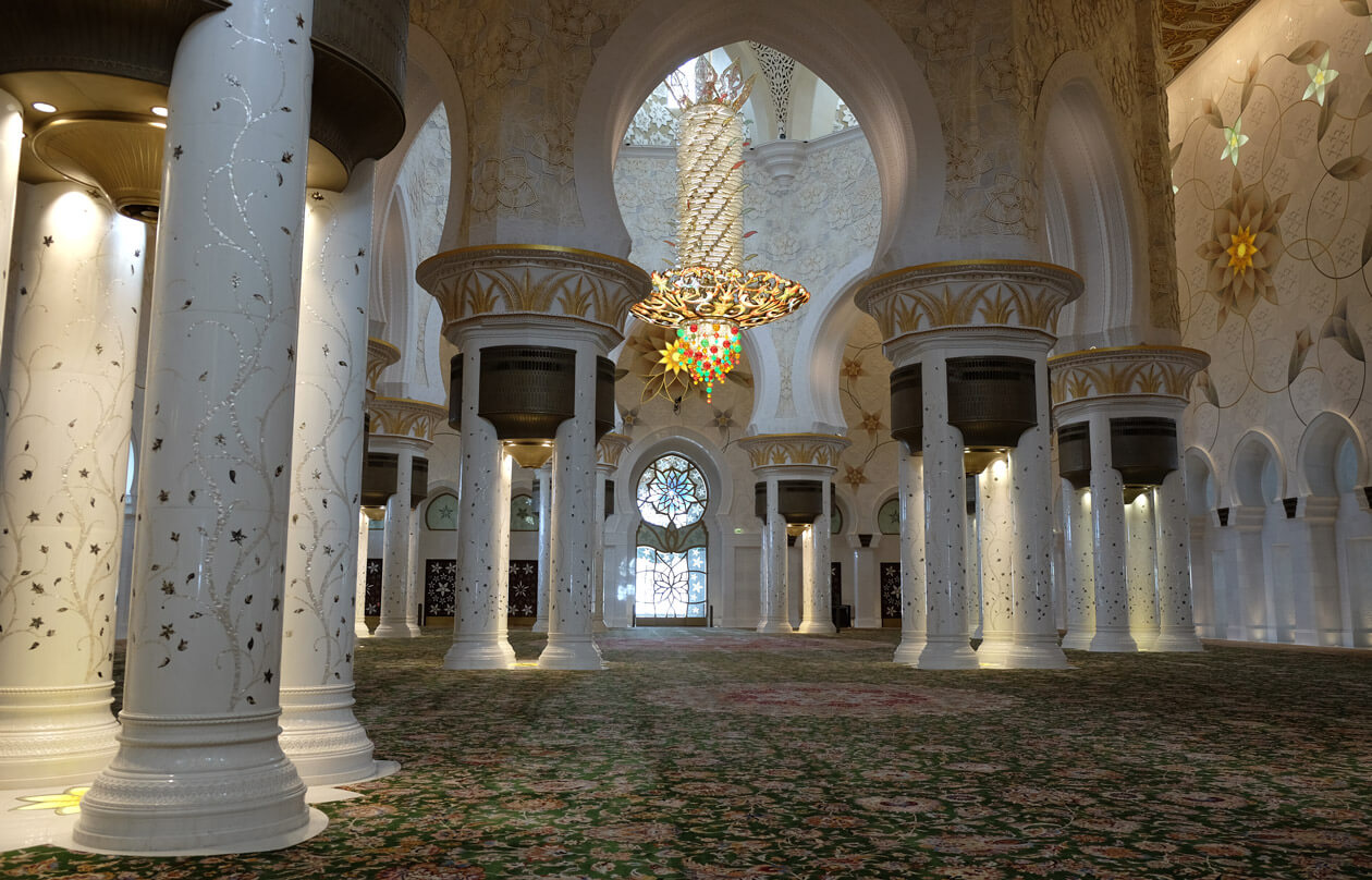 The inside of the mosque and the world's largest carpet
