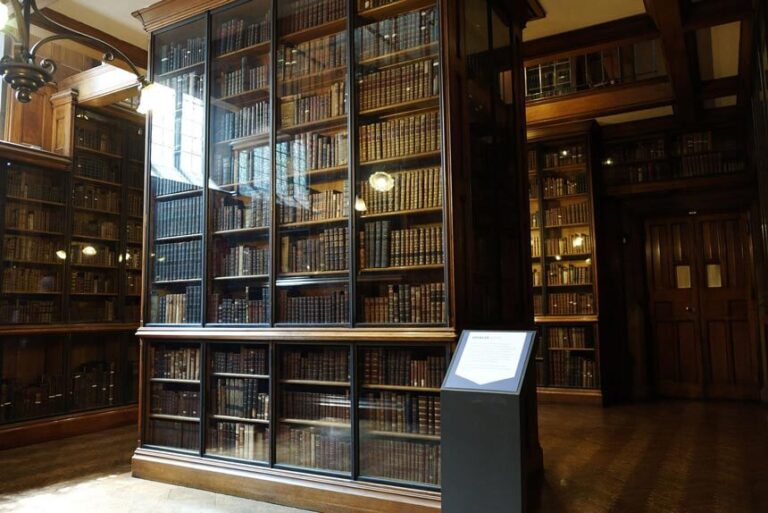 Visiting the John Rylands Library, an amazing hidden gem in Manchester ...