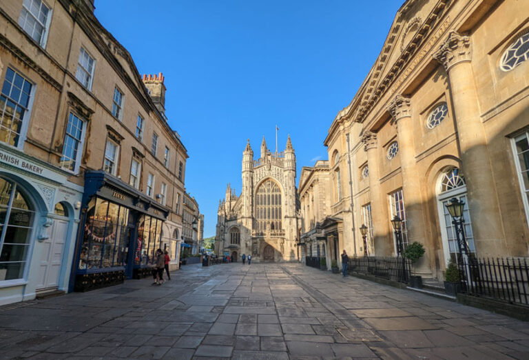 How to take the perfect day trip to Bath from London - Helen on her ...