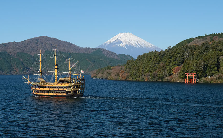 A pirate ship sailing on Lake Ashi in the shadow of Mount Fuji on the Hakone Loop